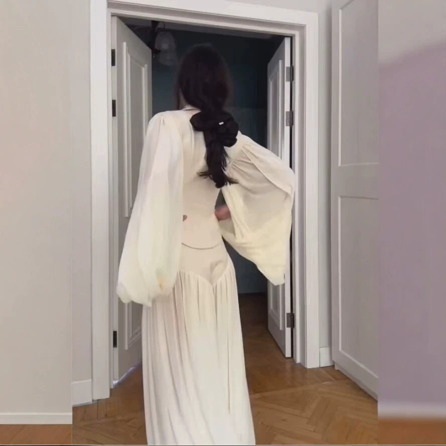 Damen Zweiteiliges Ensemble aus kurzem Blazer mit dramatischen Glockenärmeln und plissierter Palazzo-Hose Nord Taschen