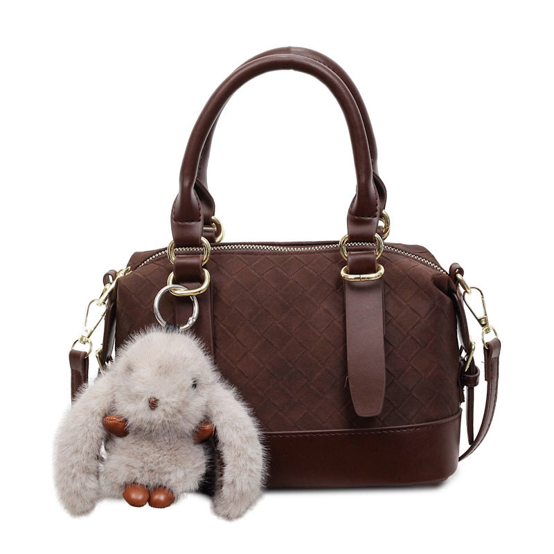 Damen Hobo-Tasche mit geflochtener Struktur und trendigem Teddy-Anhänger Nord Taschen