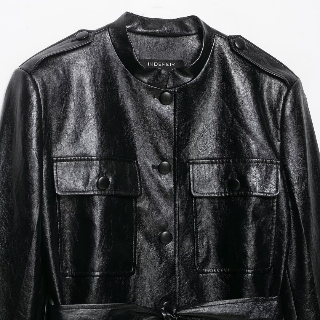 Damen Taillierte Kunstlederjacke im Trenchstil mit Stehkragen, Pattentaschen und Bindegürtel Nord Taschen