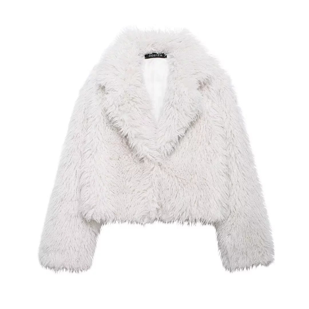 Damen Kurzjacke im Cropped‑Schnitt aus fluffigem Hochflor‑Faux‑Fur mit tiefem Schalkragen Nord Taschen