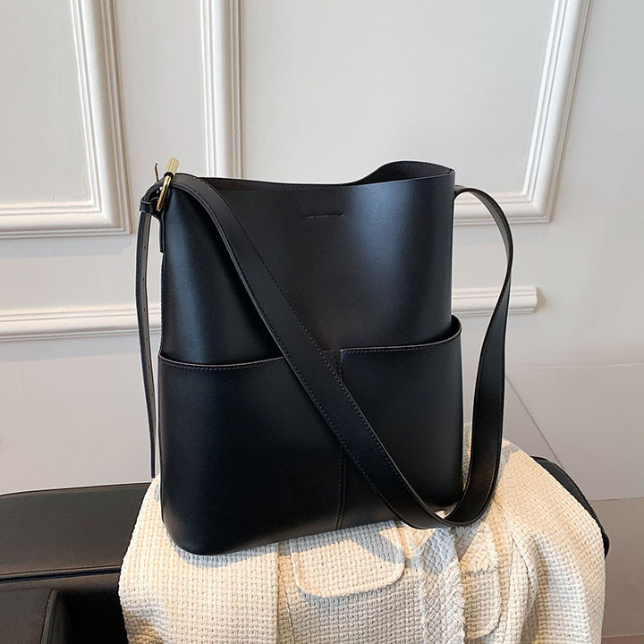 Damen Schultertasche mit eleganter Struktur und praktischen Außenfächern Nord Taschen