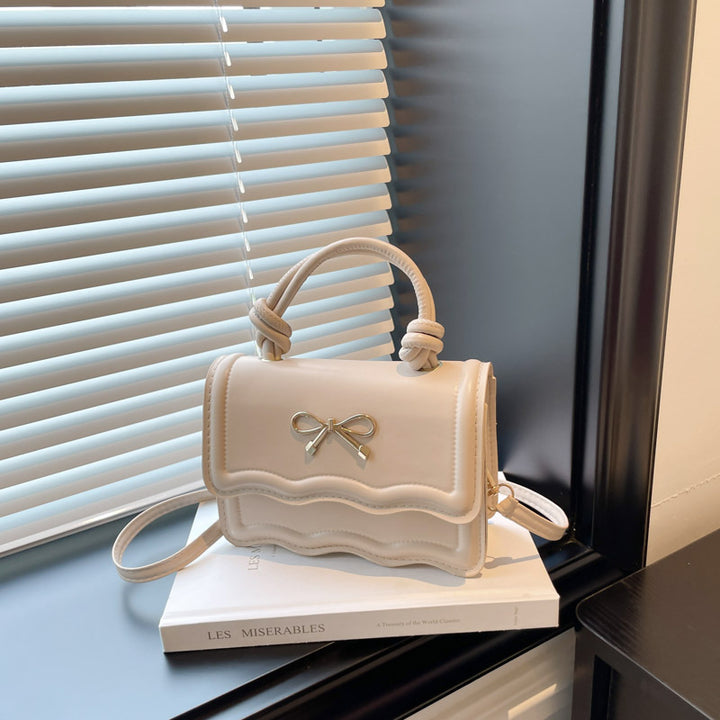 Damen elegante Handtasche mit Wellenstruktur und Schleifendetail Nord Taschen