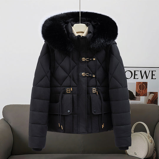 Damen nan kurze gesteppte Kapuzenjacke mit voluminösem Webpelzbesatz, Kordelzugtaillierung und Pattentaschen Nord Taschen