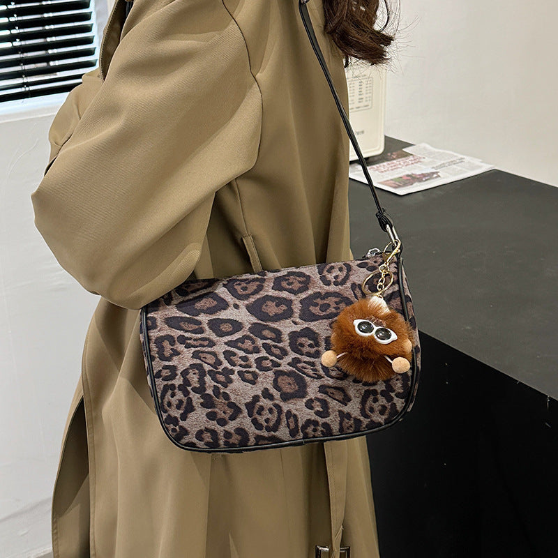 Damen Umhängetasche mit tierischem Design und praktischen Fächern Nord Taschen