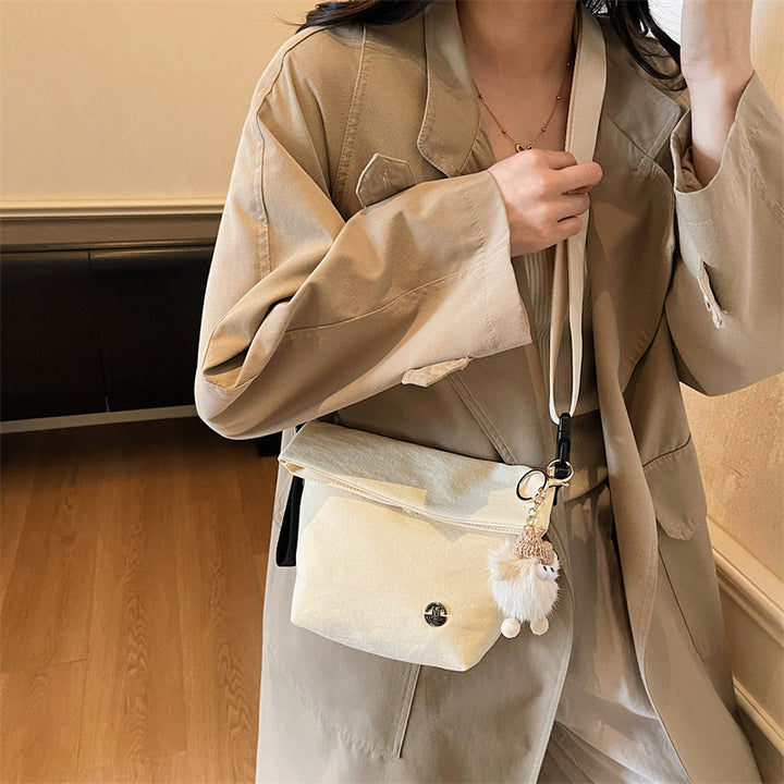Damentasche mit dekorativem Schlüsselanhänger und modernem Design Nord Taschen