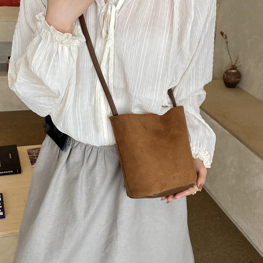 Damen Mini-Tasche aus weichem Wildleder mit verstellbarem Trageriemen Nord Taschen
