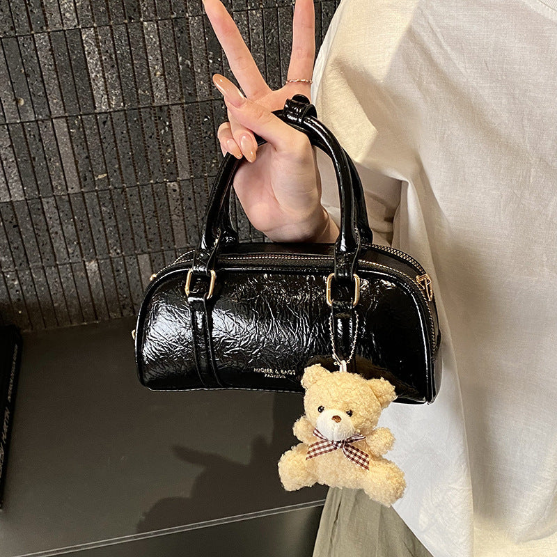 Damen Mini-Handtasche mit verspieltem Teddy-Anhänger Nord Taschen