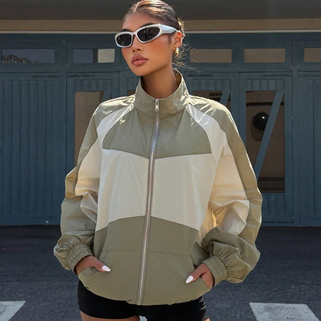 Damen Leichte Windbreaker‑Jacke mit hohem Stehkragen und Colorblock‑Design Nord Taschen