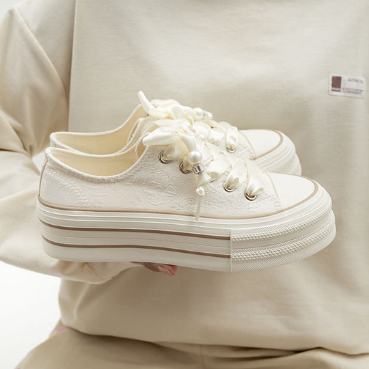Damen Bequeme Plattform-Sneaker mit verspielten Schnürsenkeln und eleganter Oberfläche
