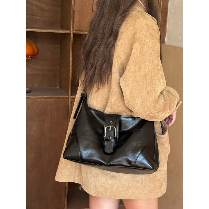 Damen Hobo-Tasche mit elegantem Schnallenverschluss und geschmeidiger Kunstleder-Oberfläche Nord Taschen