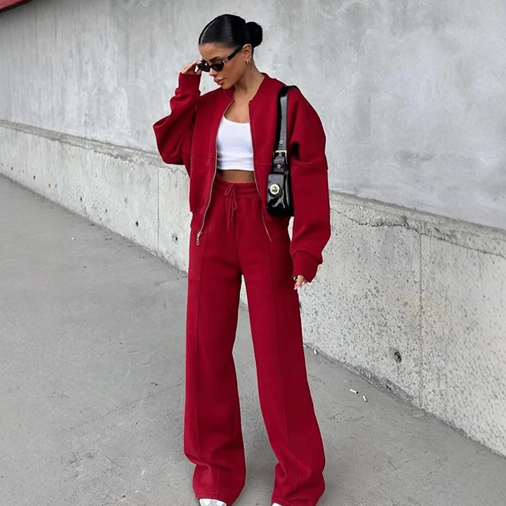 Damen sportive Oversize-Fleecejacke mit diagonaler Reißverschluss-Optik und weit geschnittener High-Waist-Jogginghose Nord Taschen