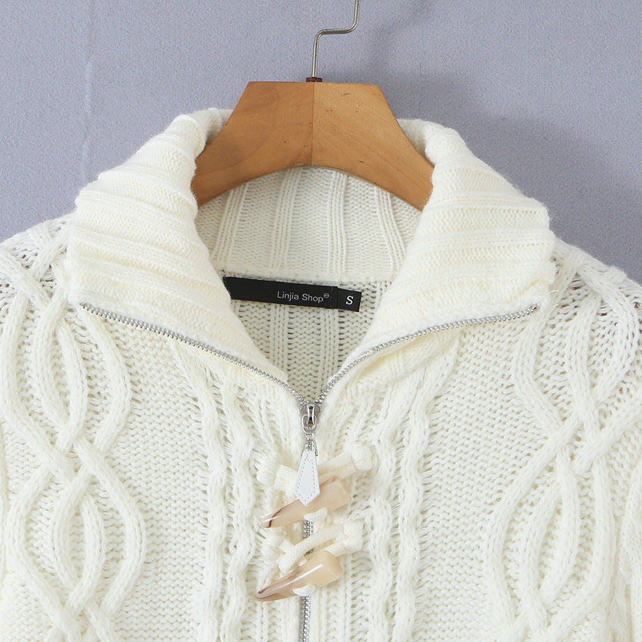 Damen Kurze Strickjacke mit Stehkragen, Zopfmuster, Holzknopf‑Toggles und Taschen Nord Taschen