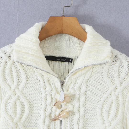 Damen Kurze Strickjacke mit Stehkragen, Zopfmuster, Holzknopf‑Toggles und Taschen Nord Taschen
