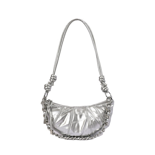 Damen Umhängetasche mit elegantem Kettenverlauf und hochglänzendem Finish Nord Taschen