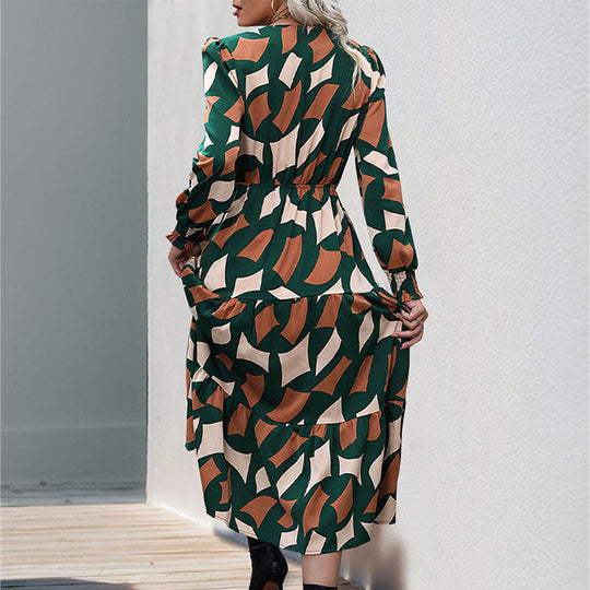 Damen Langes Stufen-Maxikleid mit grafischem Print, V-Ausschnitt, Kordelbund und gerafften Manschetten Nord Taschen