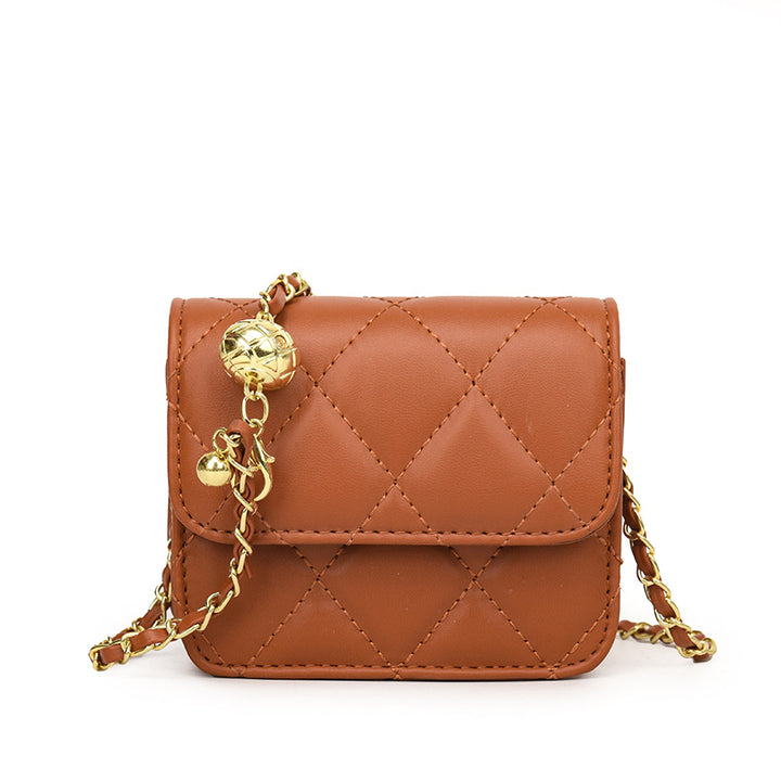 Damen Mini-Umhängetasche mit glänzender Kette und charmantem Anhänger Nord Taschen