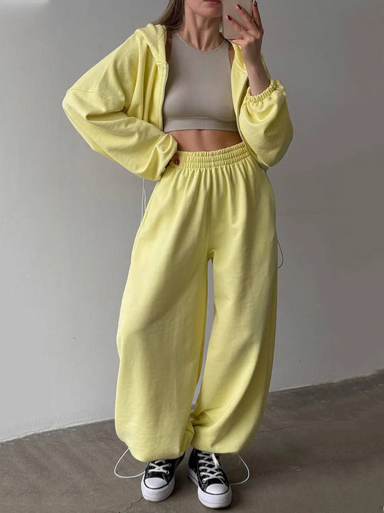 Damen kurz geschnittene Kapuzenjacke mit Kordelzug und weite Loungehose mit hohem Bund Nord Taschen