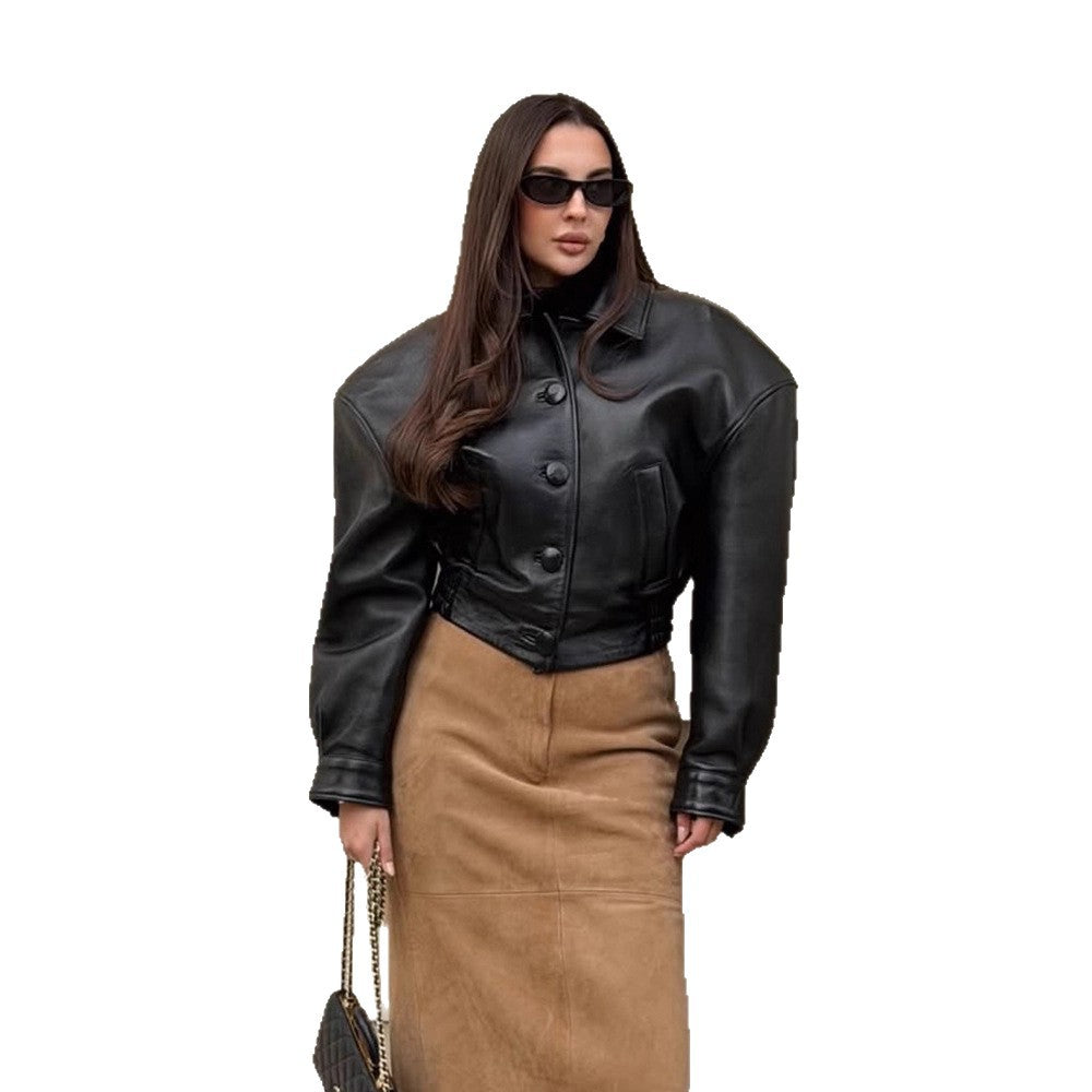 Damen Kurzjacke aus veganem Lederimitat im Boxy‑Cut mit oversized Schultern und verdeckter Knopfleiste Nord Taschen