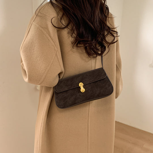 Damen Umhängetasche mit luxuriösem Veloursleder und eleganter Schnappschließe Nord Taschen