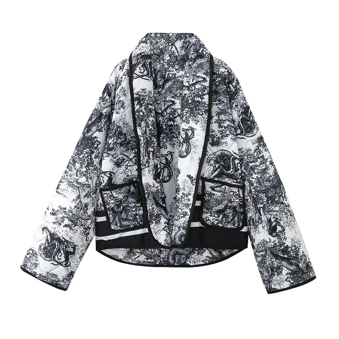Damen Steppjacke im Kimono‑Stil mit Toile‑de‑Jouy Tierprint, Schalkragen und kontrastierenden aufgesetzten Taschen Nord Taschen