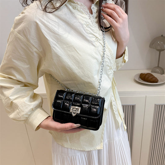 Damen elegante Umhängetasche mit glänzender Kettenverzierung Nord Taschen