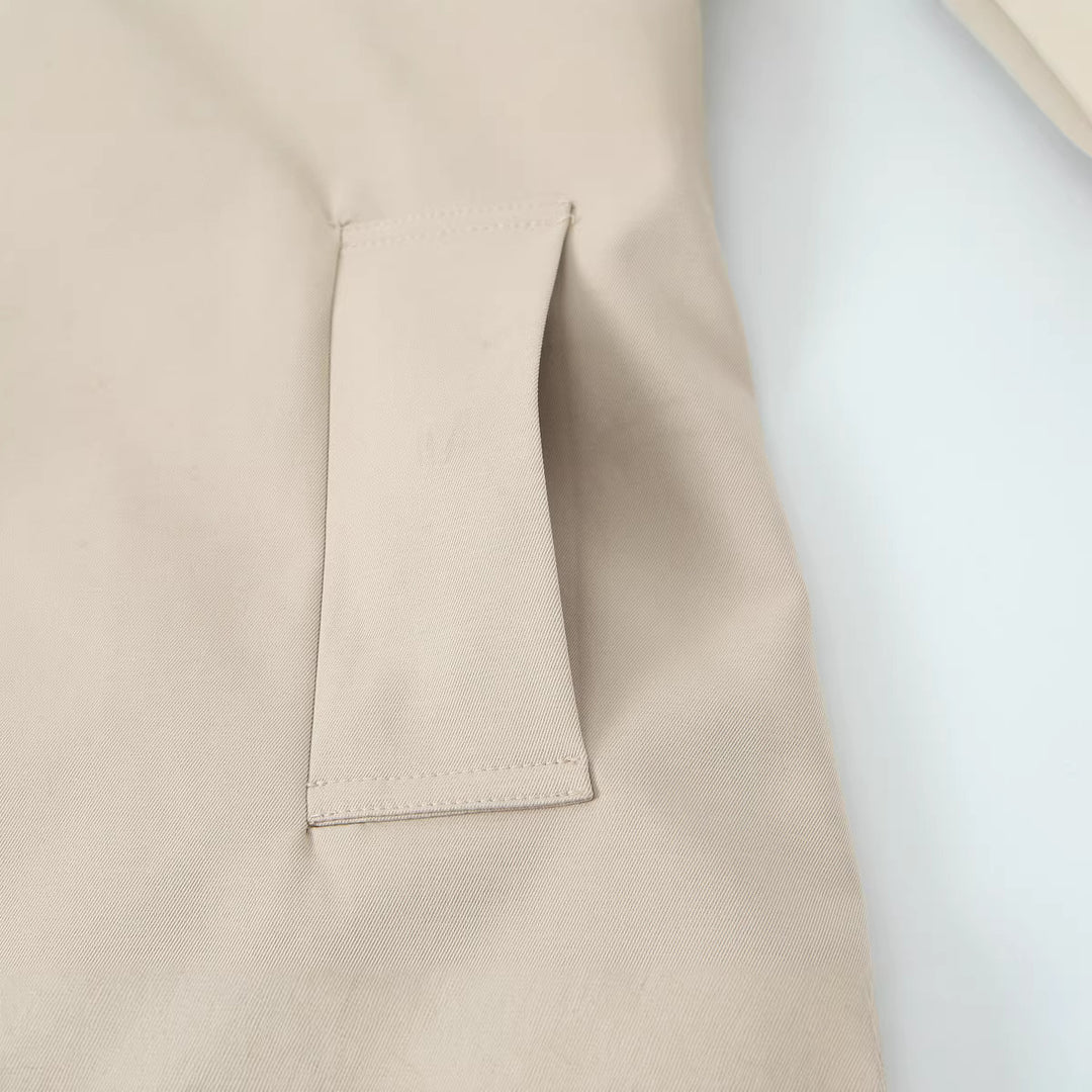 Damen Kurz geschnittene Boxy-Jacke mit weitem Hemdkragen und durchgehender Knopfleiste Nord Taschen
