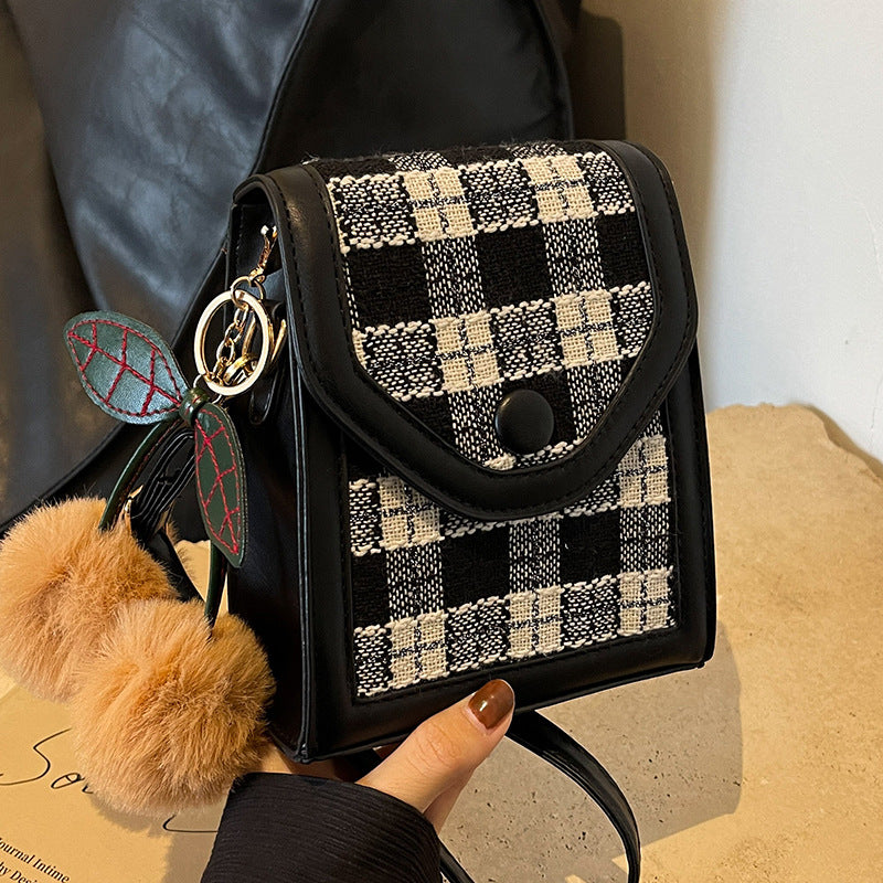 Damen Umhängetasche mit modernem Karomuster und praktischen Fächern Nord Taschen