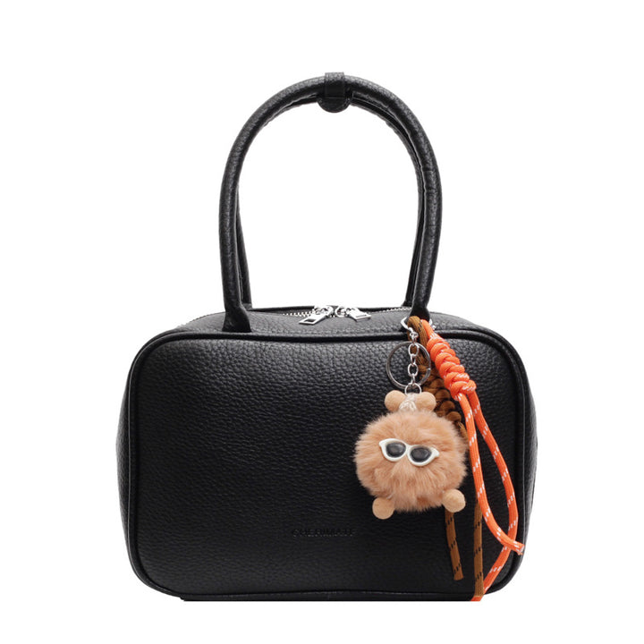 Damen Handtasche im stilvollen Design mit abnehmbarem Kuschelanhänger | Nord Taschen