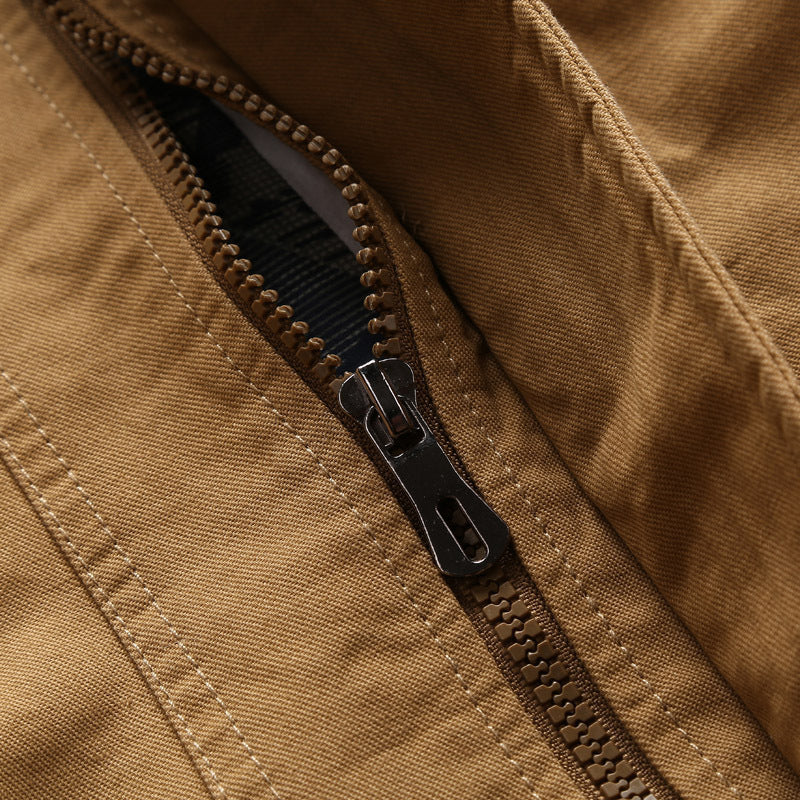Herren  leichtgewichtige Canvas-Utility-Jacke mit gesteppter Innenfütterung, verdecktem Zweiwege-Reißverschluss und elastischen Bündchen Nord Taschen