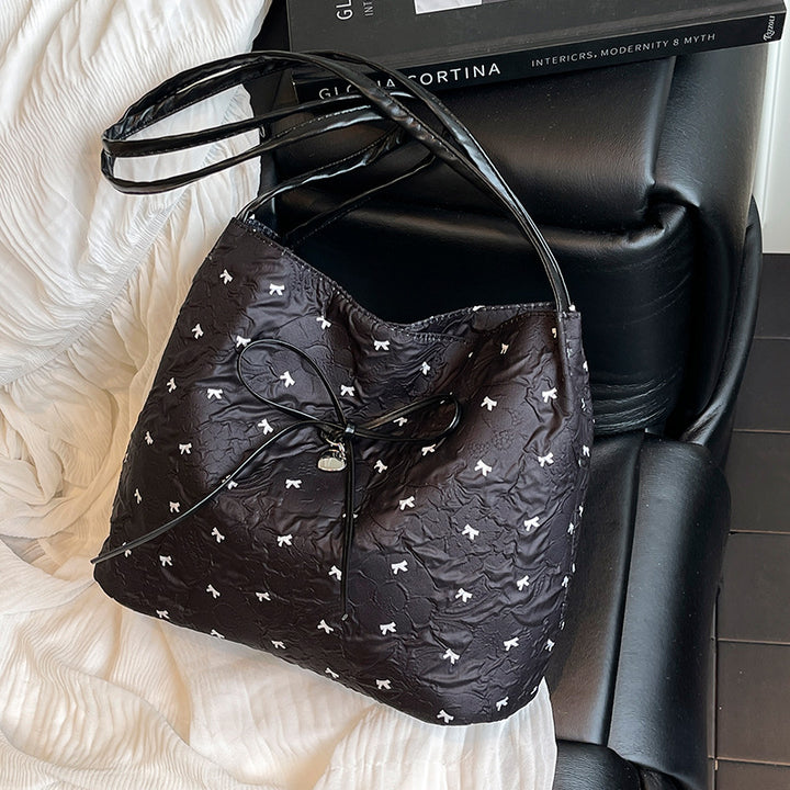 Damen Tragetasche mit verspieltem Muster und geschmeidigem Material Nord Taschen