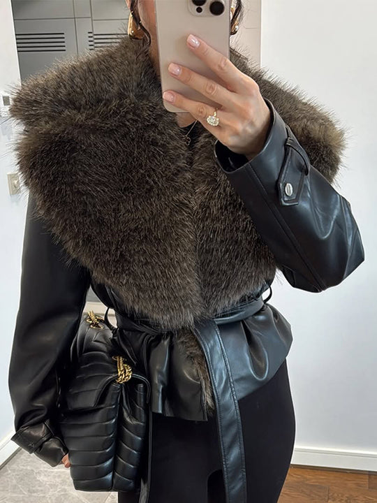 Damen taillierte Lederimitat-Jacke mit voluminösem Kunstfell-Schalkragen und Bindegürtel Nord Taschen