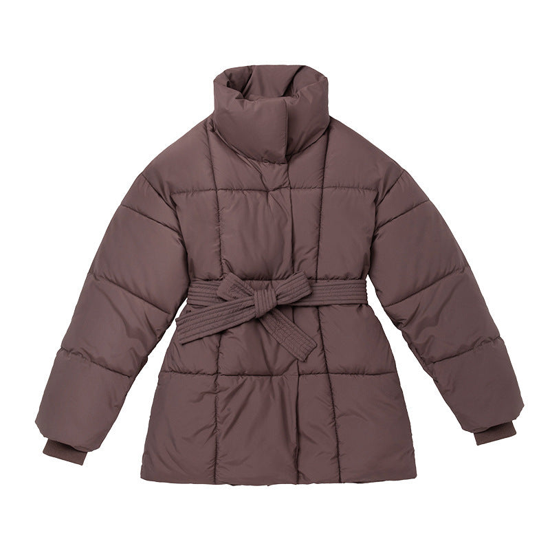 Damen nan kurze wattierte Jacke mit hohem Stehkragen, Taillengürtel und Eingrifftaschen Nord Taschen