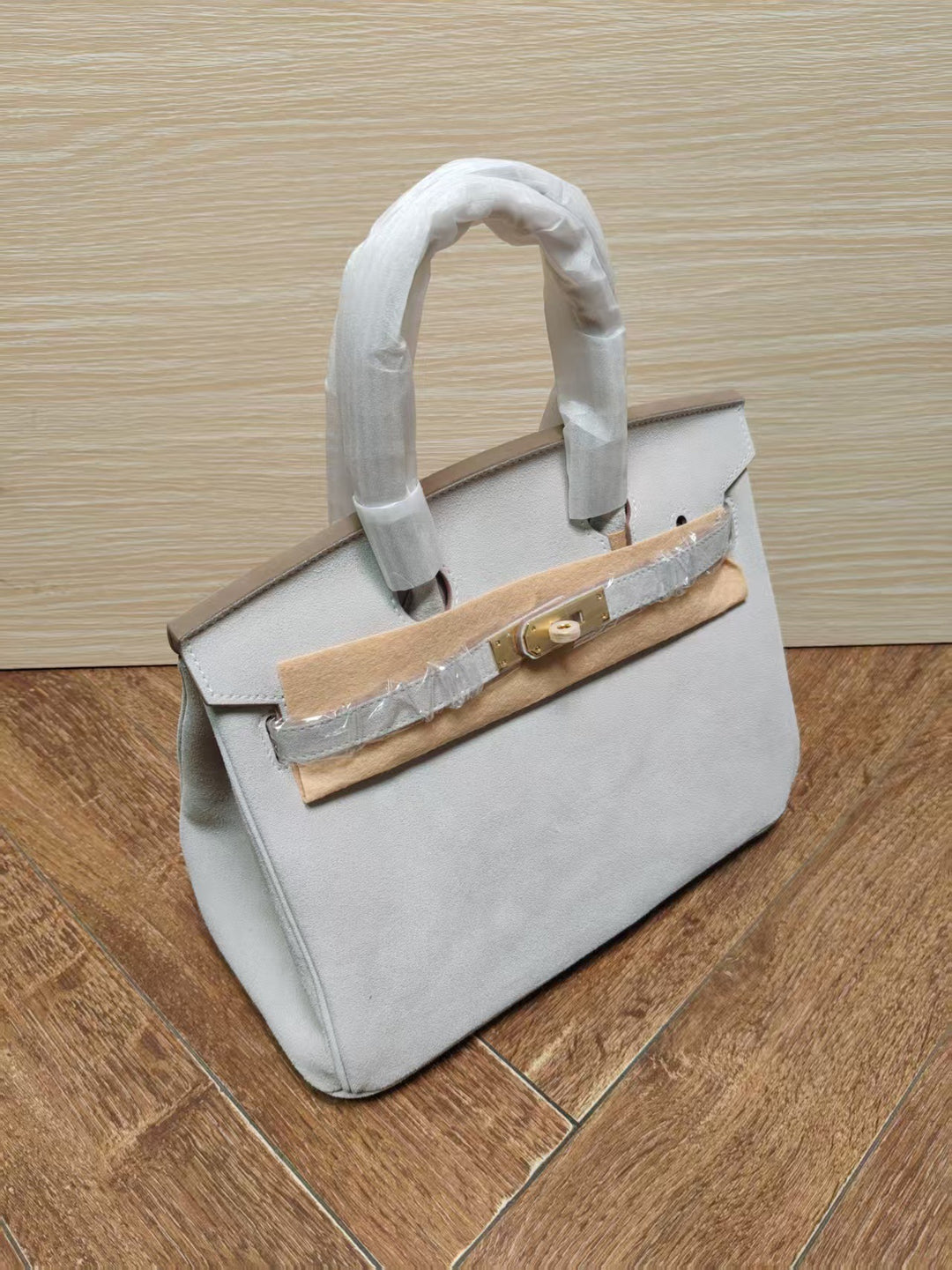 Damen Handtasche aus feinstem Wildleder mit goldfarbenem Verschluss Nord Taschen