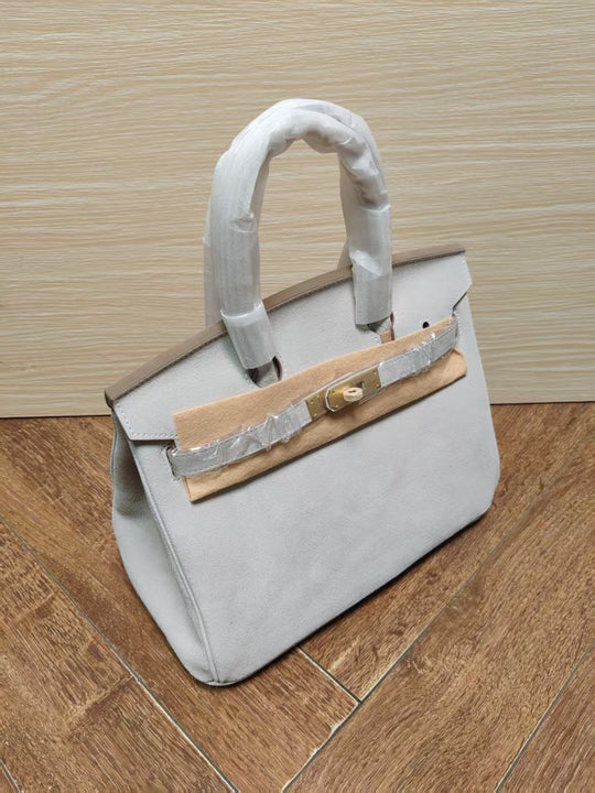 Damen Handtasche aus feinstem Wildleder mit goldfarbenem Verschluss Nord Taschen