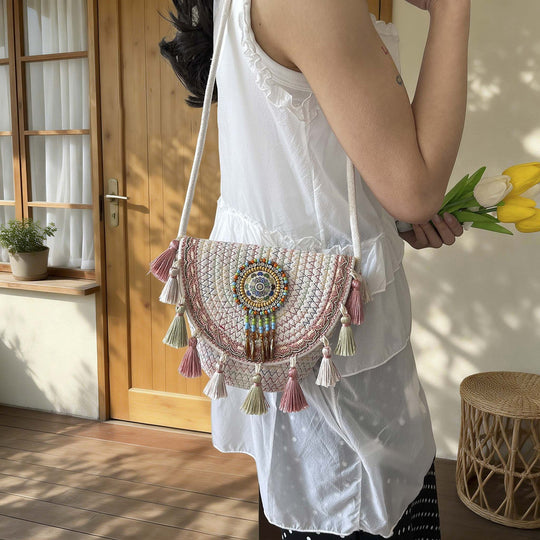 Damen Schultertasche mit kunstvollem Häkelmuster und dekorativen Quasten Nord Taschen