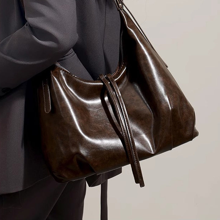 Damen Hobo-Tasche aus hochwertigem Kunstleder mit verstellbarem Schulterriemen und dekorativen Schnürdetails Nord Taschen