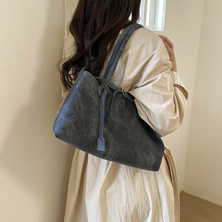 Damen elegante Henkeltasche mit strukturiertem Design und modernem Verschluss Nord Taschen