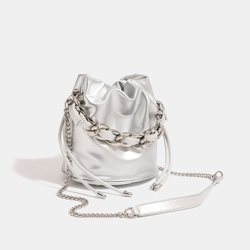 Damen Beuteltasche mit luxuriösem Kettenhenkel und elegantem Glanz Nord Taschen