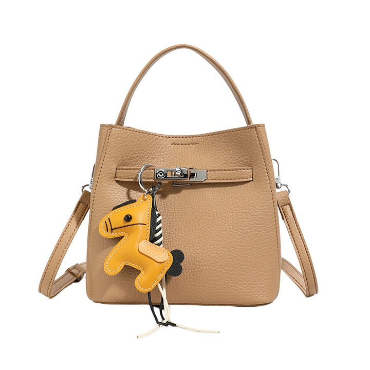 Damen Mini-Umhängetasche mit verspieltem Design und niedlichem Anhänger Nord Taschen
