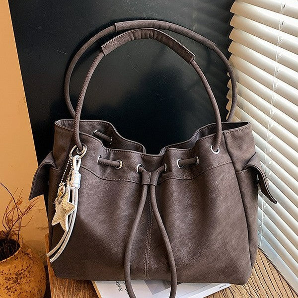 Damen Hobo Tasche aus weichem Kunstleder mit elegantem Zugverschluss Nord Taschen