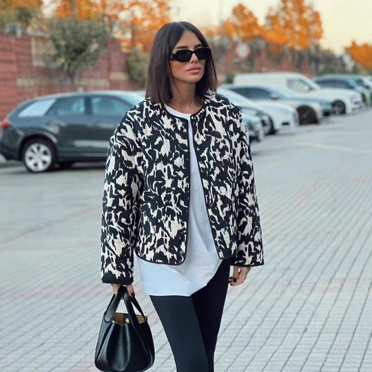 Damen Steppjacke im Oversize-Boxy-Schnitt mit rundem Halsausschnitt und abstraktem Animal-Print Nord Taschen
