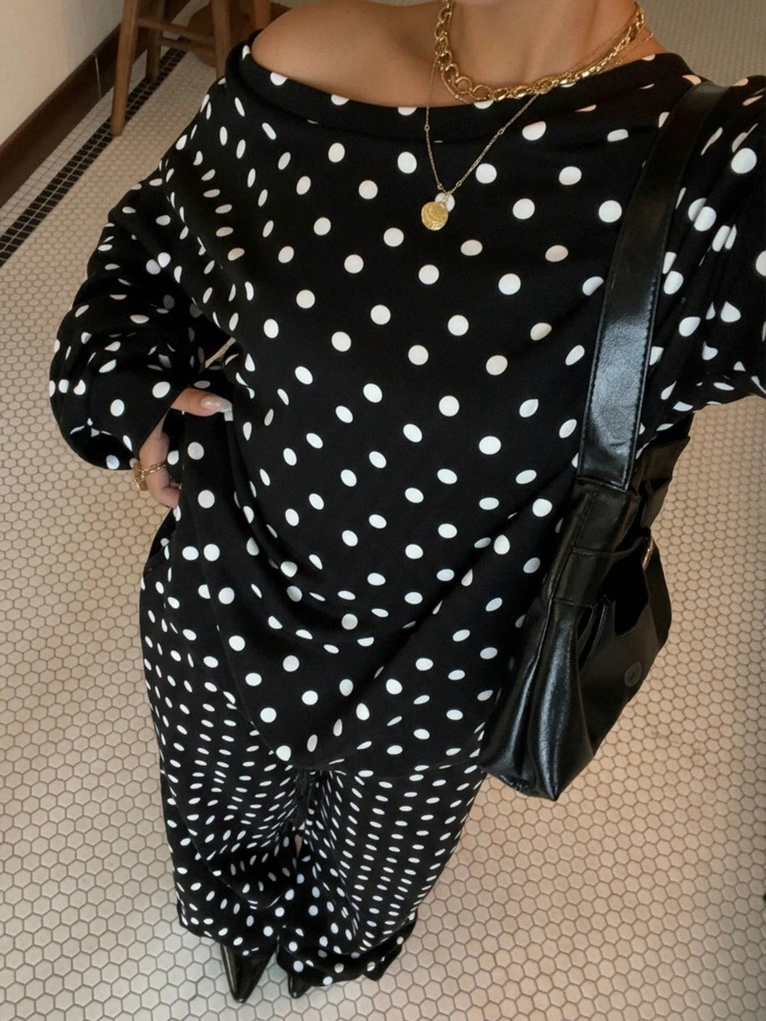 Damen Polka-Dot Lounge-Set mit Off-Shoulder-Oberteil und weiter Bundhose Nord Taschen