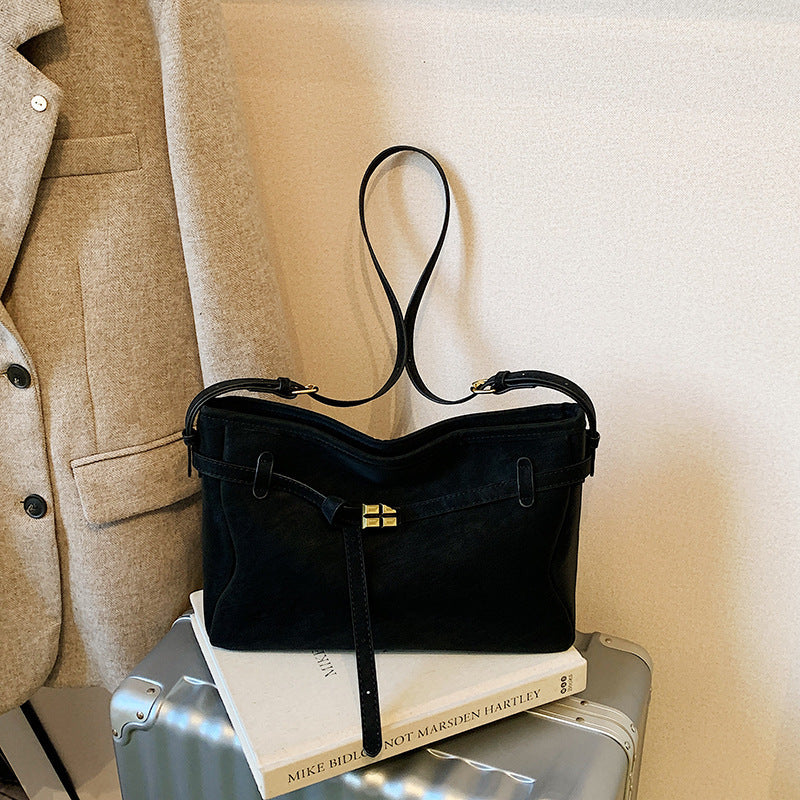 Damen Schultertasche mit elegantem Schnallenverschluss und weichem Material Nord Taschen
