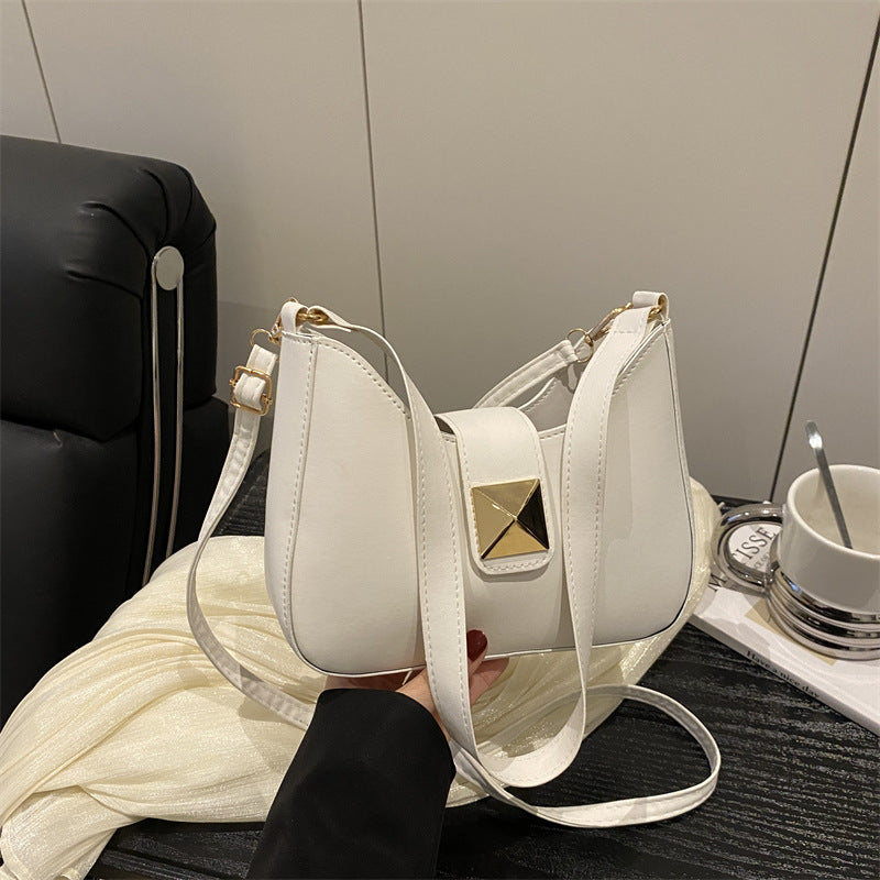 Damen Umhängetasche mit elegantem Verschluss und strukturiertem Design Nord Taschen