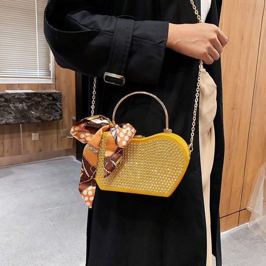 Damen Handtasche mit funkelnden Strasssteinen und modischem Schal | Nord Taschen