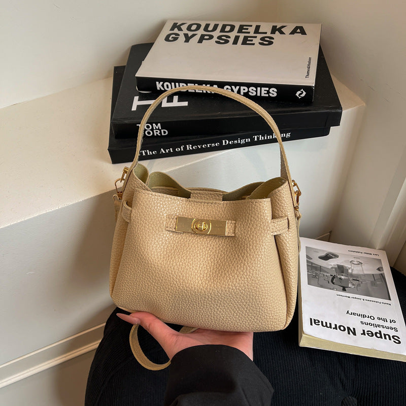 Damen Handtasche mit strukturiertem Obermaterial und elegantem Verschluss Nord Taschen
