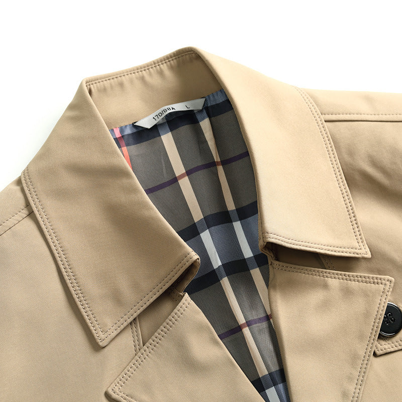 Herren Schmal geschnittener Trenchcoat mit Reverskragen und dezenter Knopfleiste Nord Taschen