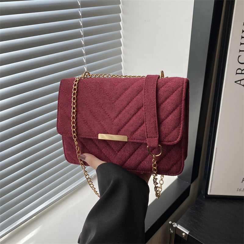 Damen Umhängetasche mit gestepptem Design und elegantem goldenen Kettenriemen Nord Taschen