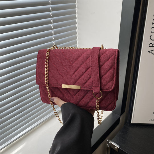 Damen Umhängetasche mit gestepptem Design und elegantem goldenen Kettenriemen Nord Taschen