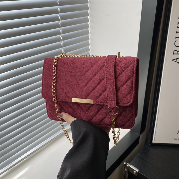 Damen Umhängetasche mit gestepptem Design und elegantem goldenen Kettenriemen Nord Taschen